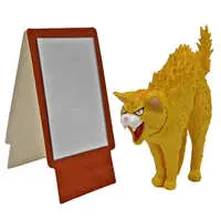 Trading Figure - Full-length mirror vs cat