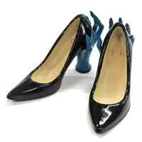 Trading Figure - ha za ma heel pumps collection