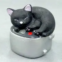 Trading Figure - The cat's home position