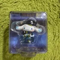 Ichiban Kuji - Happy Kuji Sanrio Holiday Collection 2025 (Holiday collection 一番くじ シナモン A賞、Ｆ賞缶バッジ)