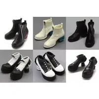 Trading Figure - ha za ma heel boots collection