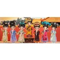 Trading Figure - Empresses in the Palace